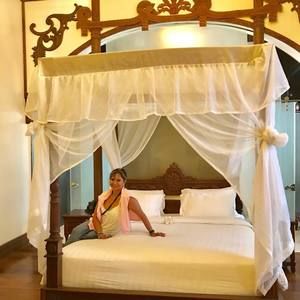 Meet your Posher, Eya